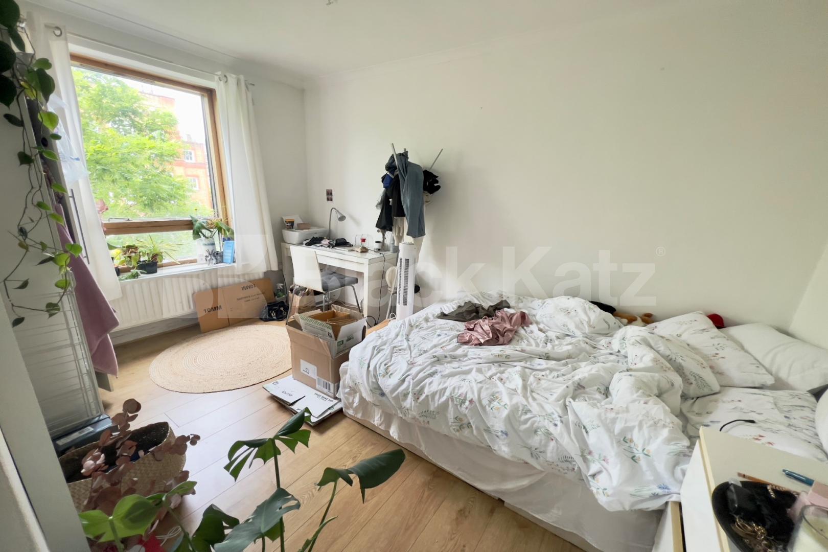 Superbly located & neutrally decorated throughout with wooden floors Brandon Street , Elephant and Castle